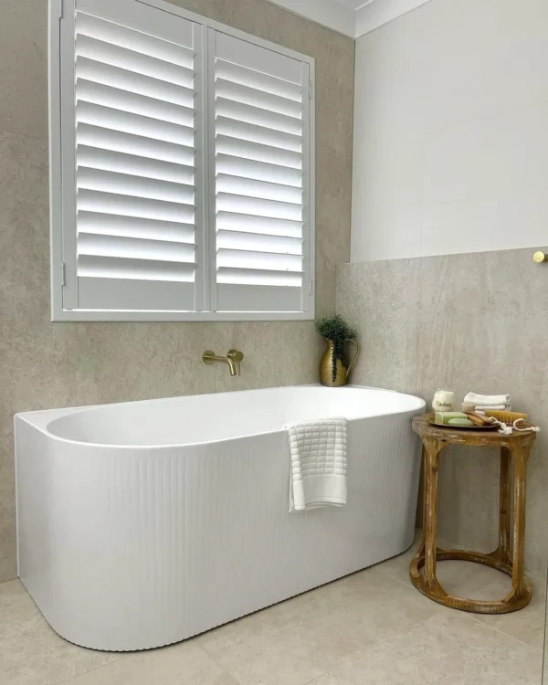 Attica Noosa 1500 Gloss White BTW Multi-fit Bath - Image 3
