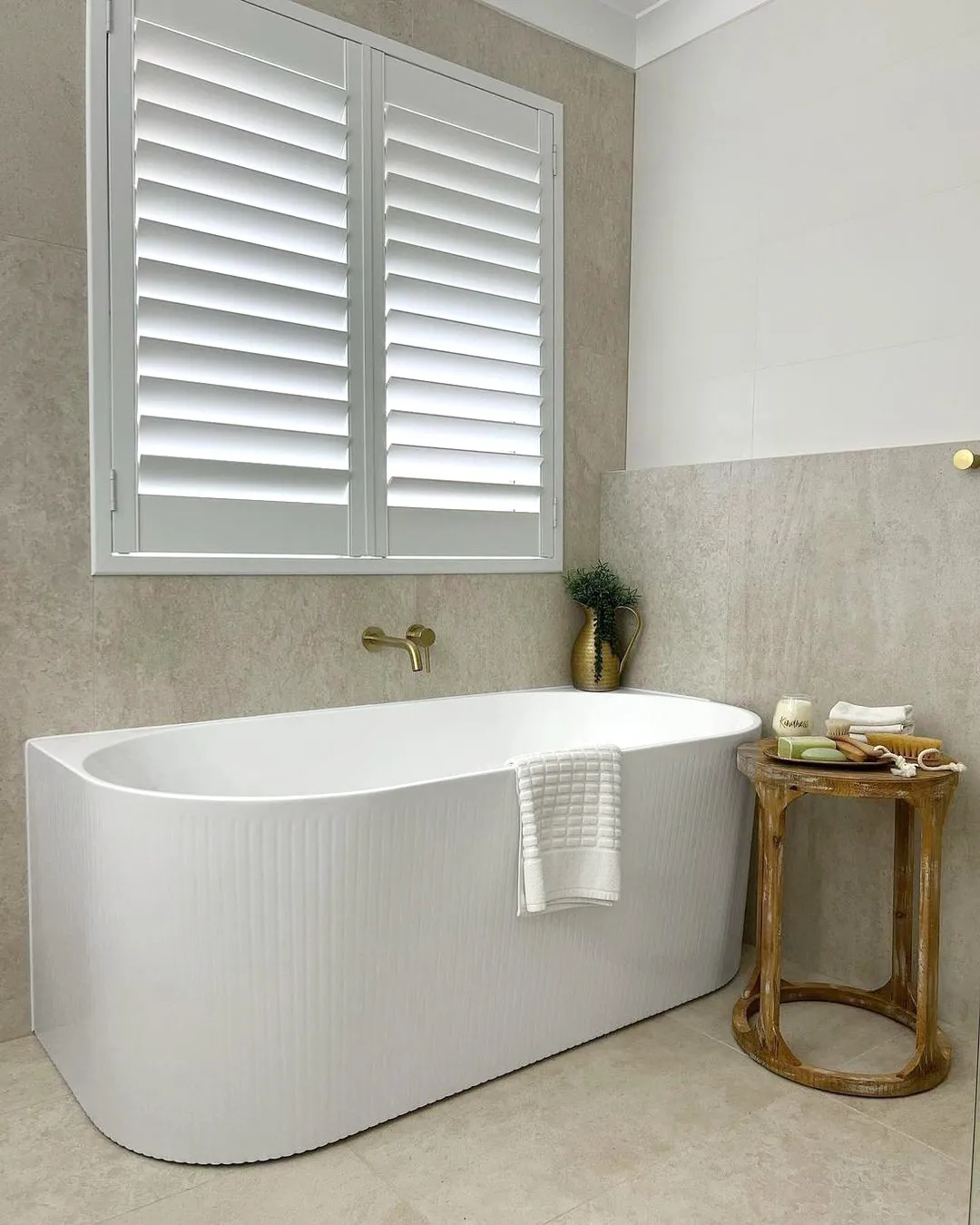 Attica Noosa 1500 Gloss White BTW Multi-fit Bath - Image 3